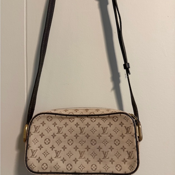Louis Vuitton Cream and Brown Monogram Crossbody Bag - Picture 4 of 11